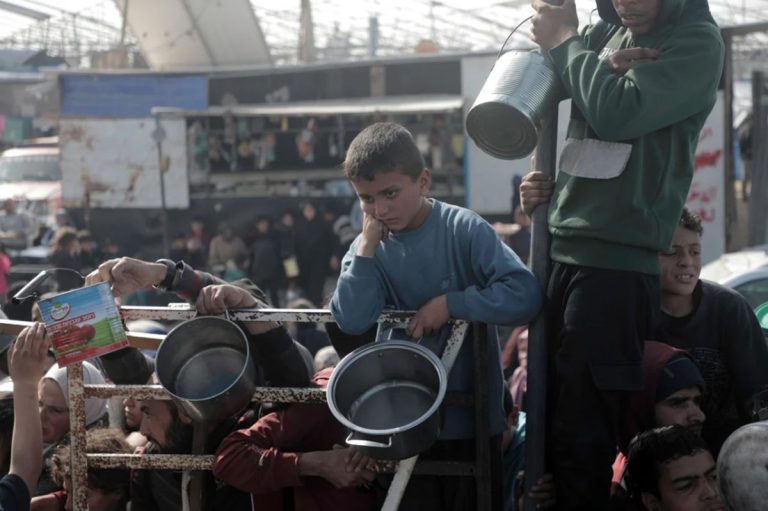 Comienza el alto el fuego en la Franja de Gaza tras retrasos por la lista de rehenes