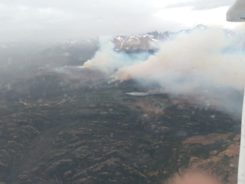 Provincia trabaja para controlar incendio en la zona de Atilio Viglione