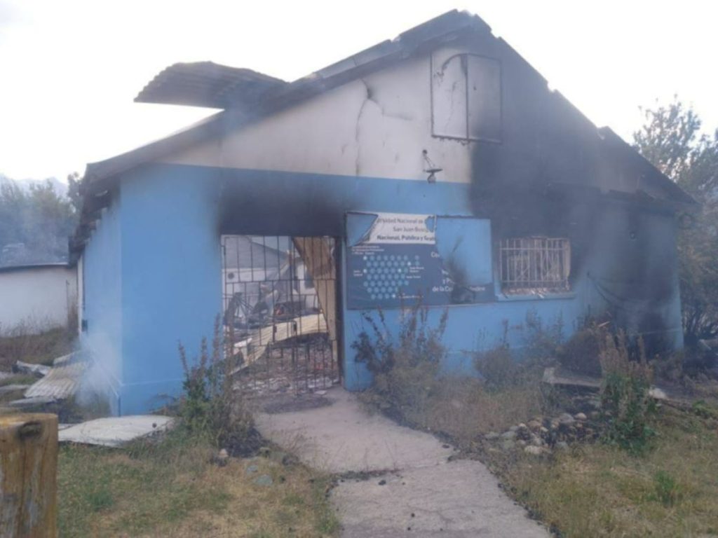 La educación, también afectada por el incendio en Epuyén: La escuela de oficios de la UNPSJB sufrió pérdidas totales