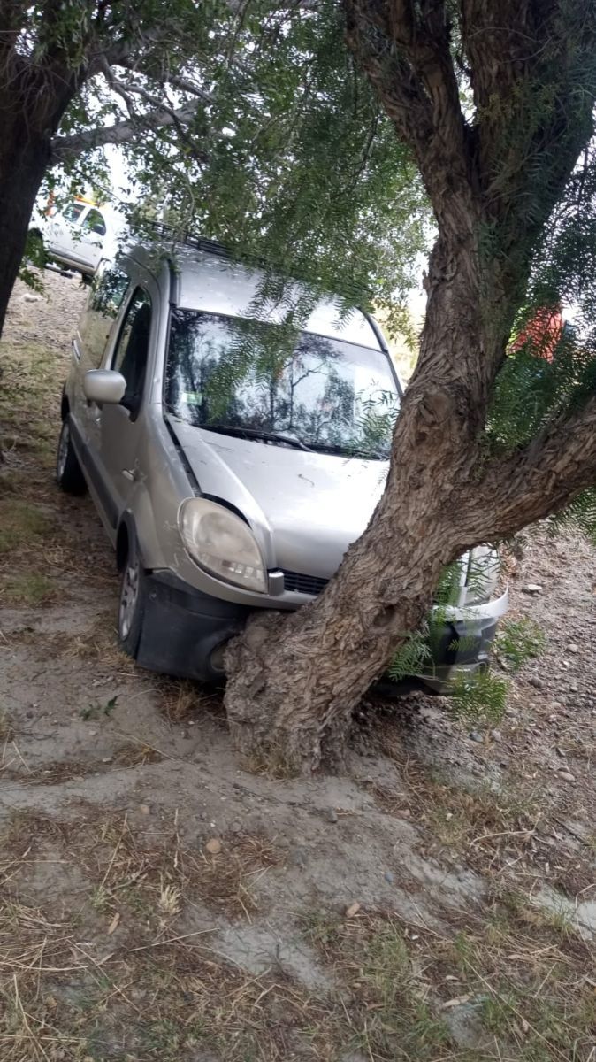 Por la llovizna, derrapó en la curva del Papá