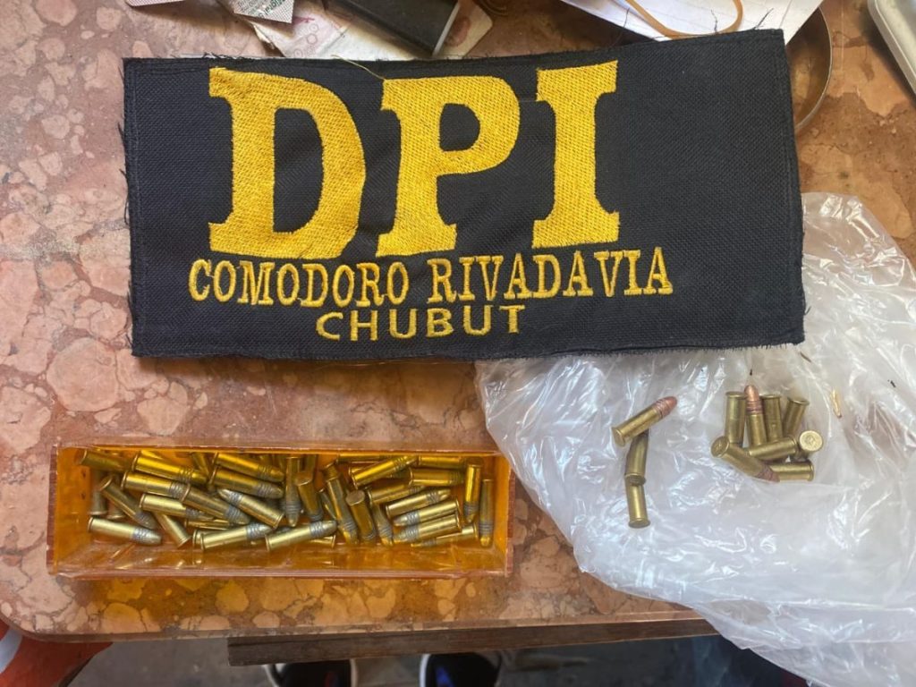 Allanamientos en Comodoro: Secuestran cobre, armas y dinero en investigación por robo de metales