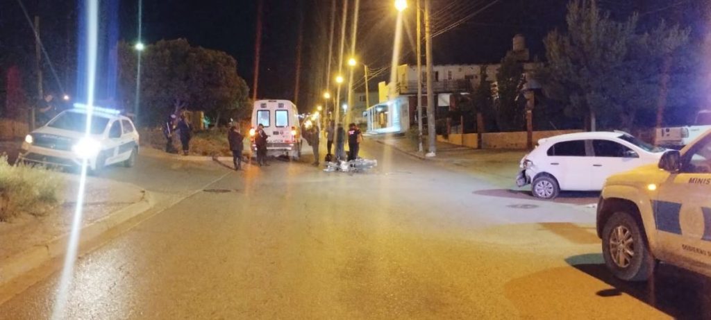 Un motociclista sufrió un accidente con otro rodado y terminó en el hospital con una fractura