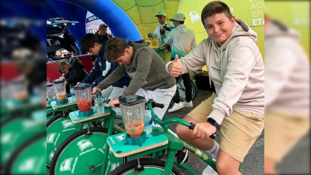 "Pedaleá tu propio trago": La bicilicuadora, el invento que une ejercicio, licuados y playa