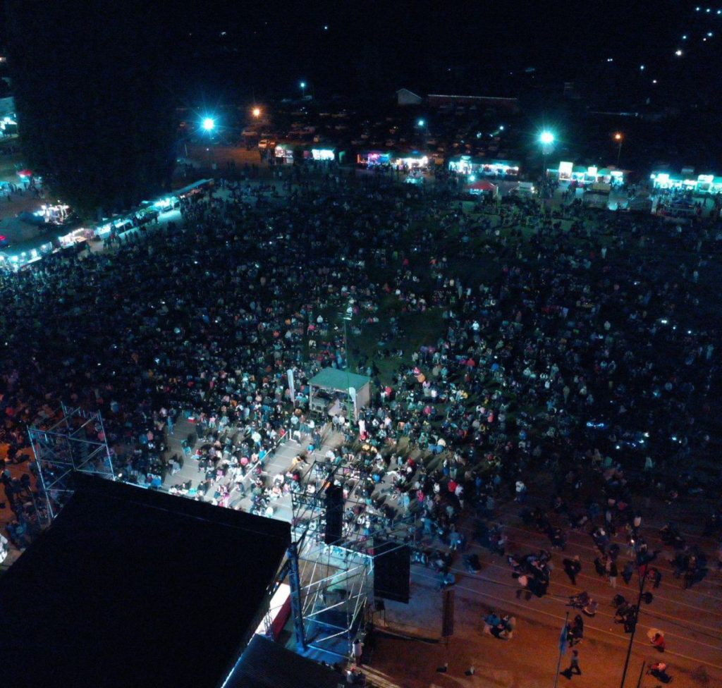 Torres destacó la masiva concurrencia a la 37º Fiesta Nacional de la Fruta Fina y aseguró que "no veíamos una celebración tan convocante desde 2015"