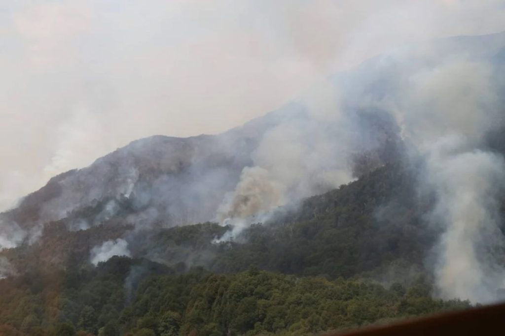 El incendio en el Parque Nacional Nahuel Huapi ya consume más de 3.500 hectáreas