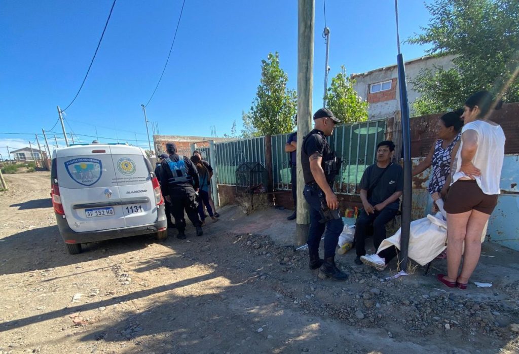 Dos adultos mayores fueron abandonados en la calle tras ser engañados con la promesa de trasladarlos a un hogar de ancianos