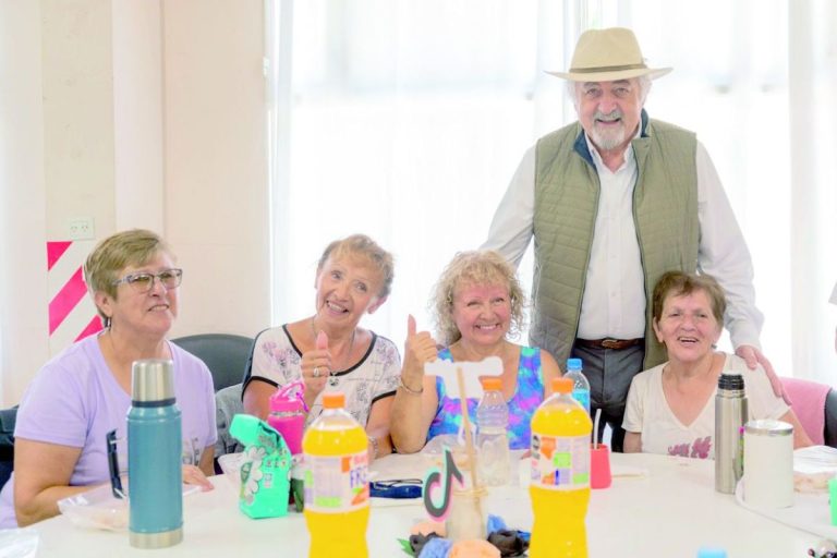 Macharashvili, presente en la Colonia de Adultos Mayores en barrio Saavedra