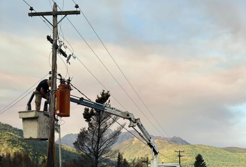 Provincia restableció el 98% del servicio de energía en Epuyén