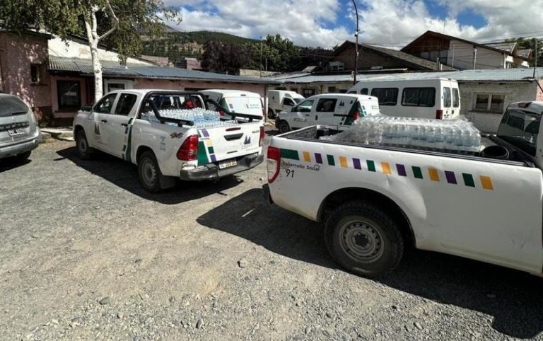 El municipio de Esquel envía recursos a Epuyén para combatir el incendio