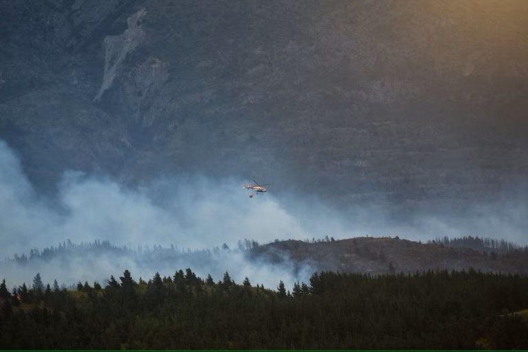 Incendio en Epuyén: El fiscal jefe de Lago Puelo investiga si el fuego fue intencional