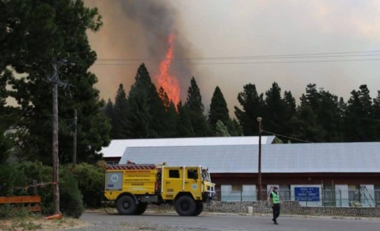 Tragedia en Epuyén: Los incendios que arrasan la Comarca Andina y las respuestas de los gobiernos