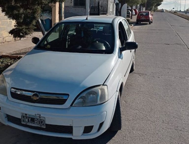 Robaron un auto del frente de la casa del dueño y a las pocas horas apareció estacionado en otro lugar