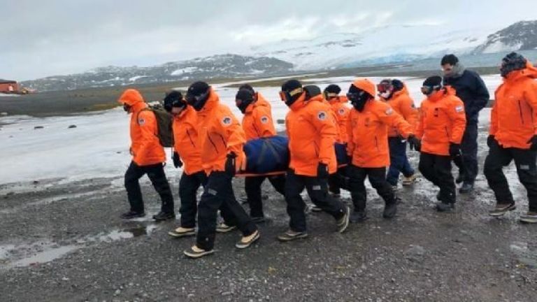 Sorpresivo e histórico rescate de seis personas desde la Antártida