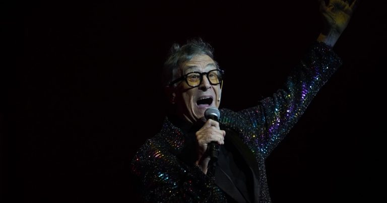 Billy Bond revivió el mito de La Pesada con grandes invitados: un delirio caótico, arrollador y genial
