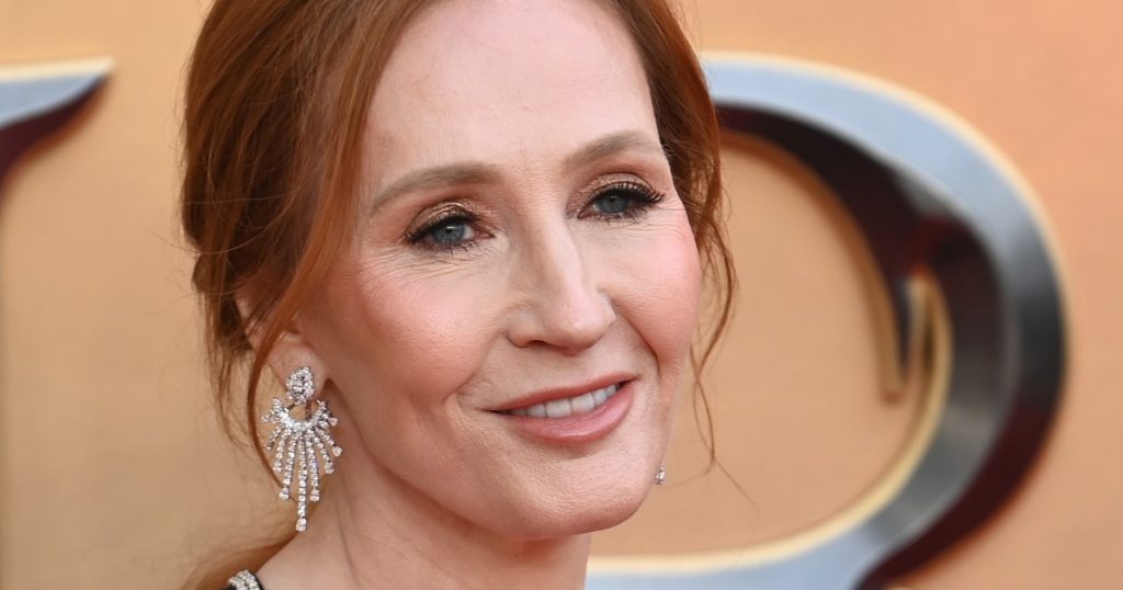 J.K. Rowling coincide con Trump y critica las políticas de identidad de género y el woke