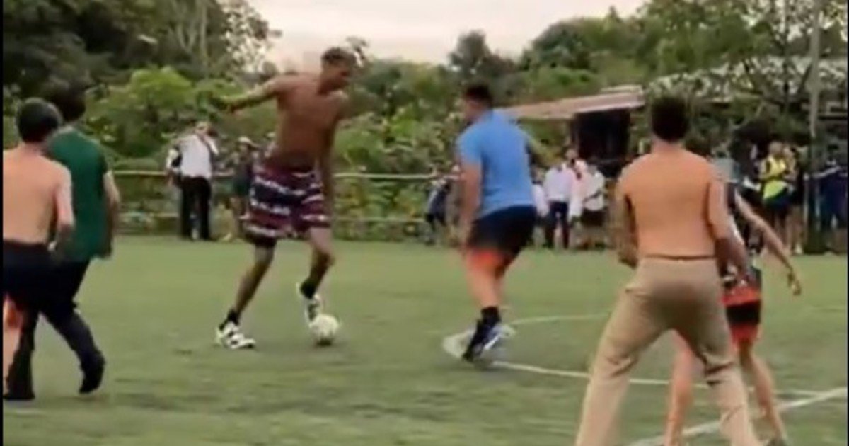 Victor Wembanyama, el gigante que también la rompe jugando al fútbol en Costa Rica mientras se recupera de una lesión para volver a la NBA