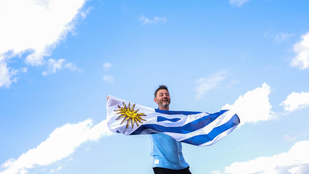 Uruguay: ¿cómo un cambio en el pasaporte alivia el drama de no tener patria?