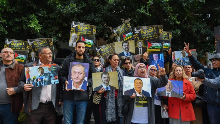 Opositores tunecinos condenados a penas de prisión de 13 a 16 años