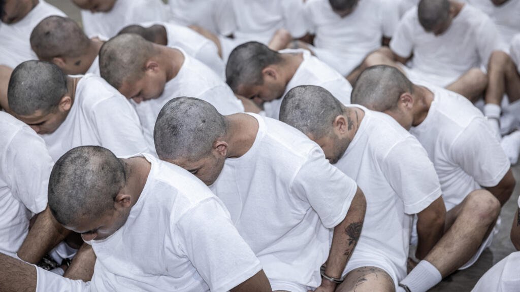 La Corte Suprema le permite a Trump usar una ley de tiempos de guerra para deportar a venezolanos