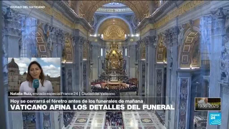 Miles de fieles continúan llegando a la Plaza de San Pedro previo al cierre del féretro