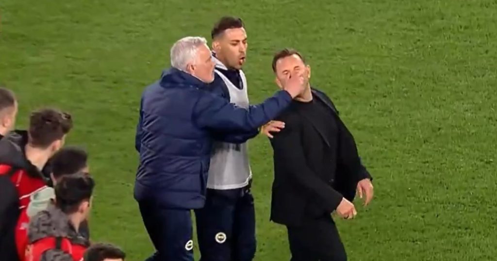 Insólito: Fenerbahçe quedó eliminado en la Copa de Turquía y José Mourinho le apretó la nariz al entrenador rival