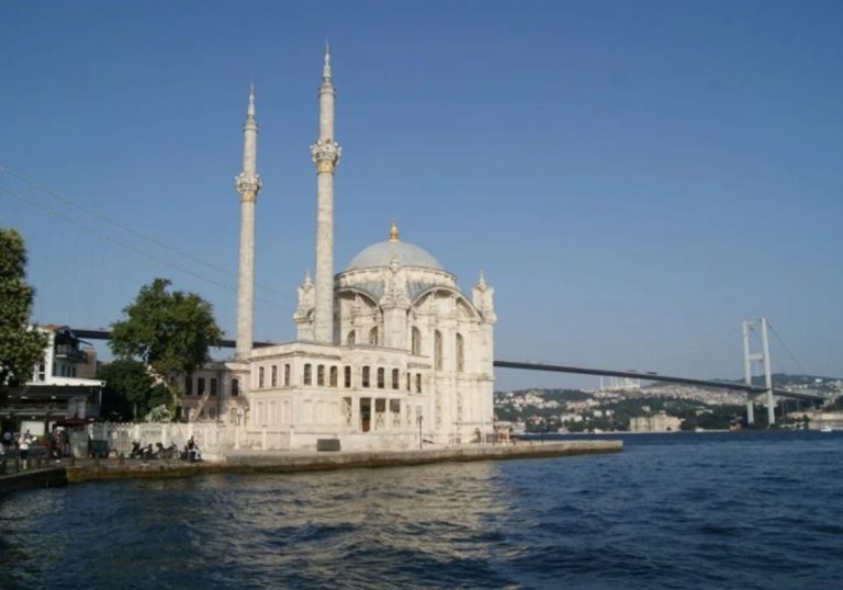 Un sismo de 6,2 grados sacudió el mar de Mármara frente a Estambul