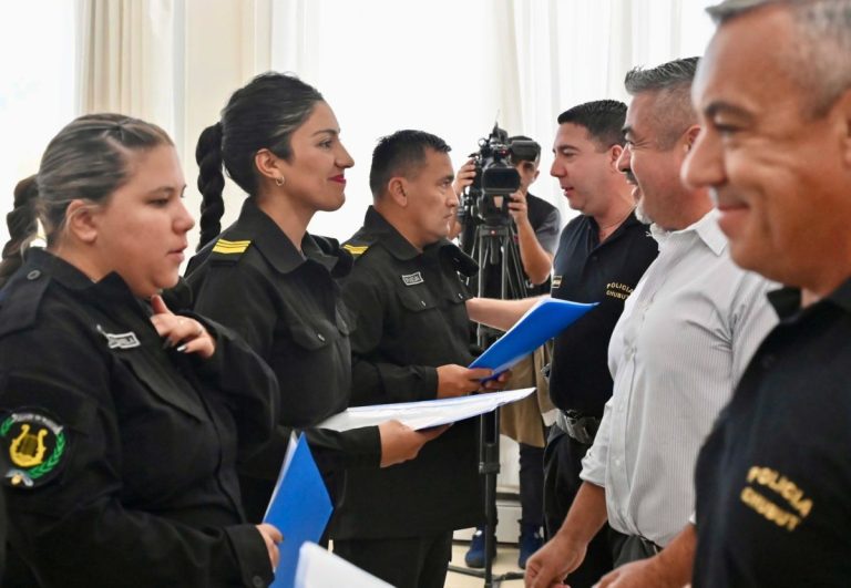 La Policía del Chubut reconoció a efectivos que salvaron la vida de un médico en un siniestro vial en Rawson