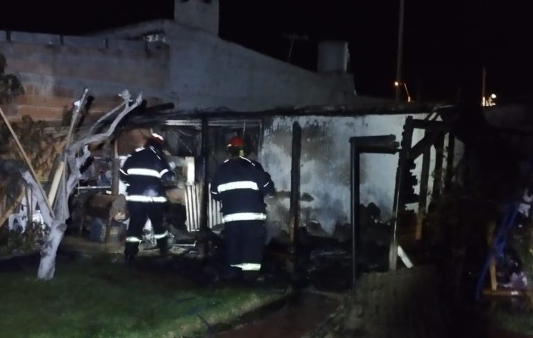 Se incendió un galpón en Ciudadela y hubo pérdidas totales
