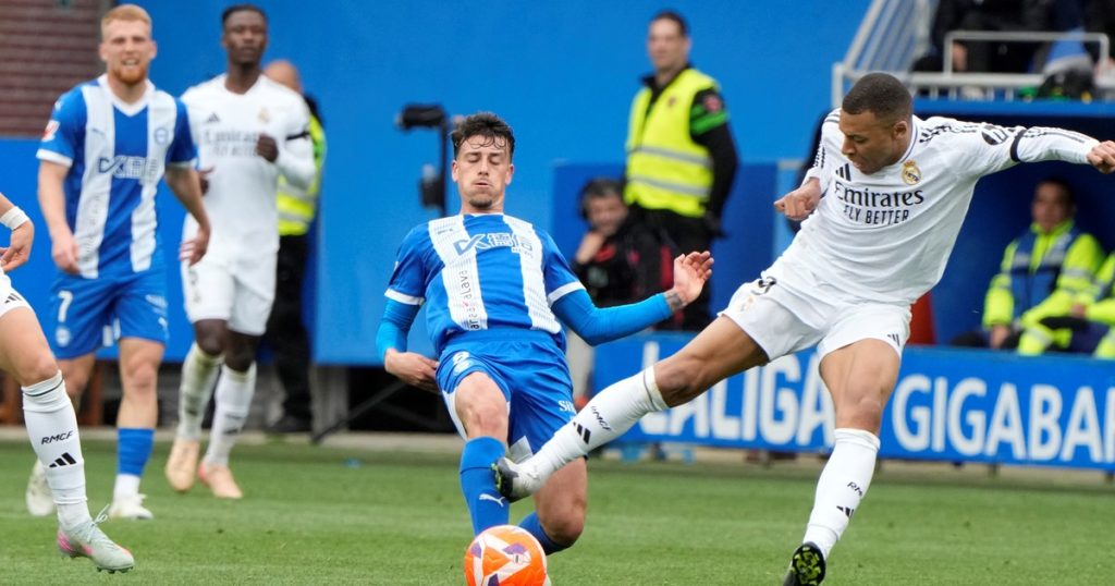 La brutal patada de Mbappé no frenó al Real Madrid: de la roja al gol de Camavinga que lo mantiene a cuatro puntos del Barcelona