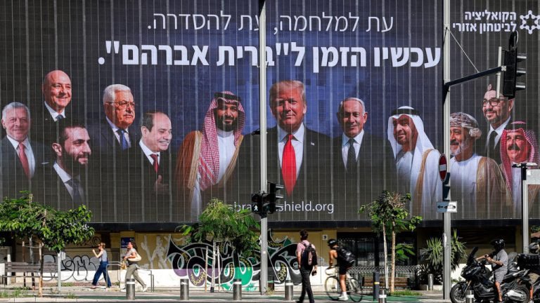 Trump oficializa el fin de las sanciones contra Siria: ¿qué viene para este país en posguerra?