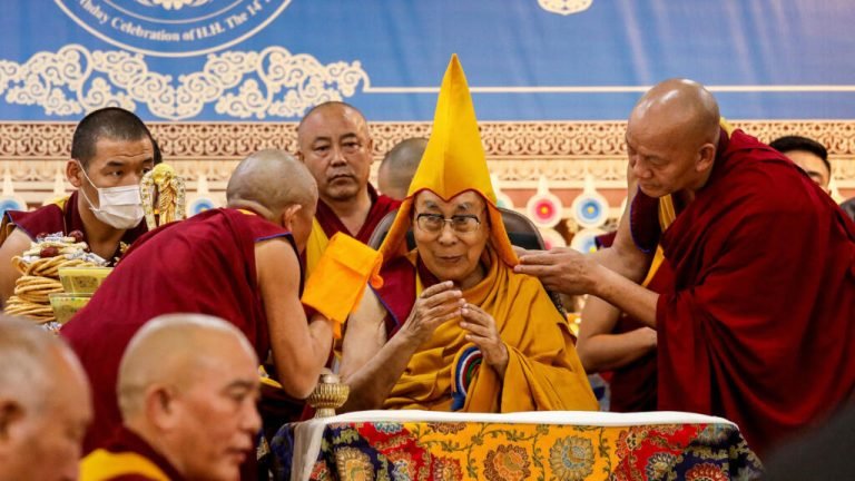 Dalai Lama asegura que tendrá sucesor tras su muerte; China afirma que debe ser aprobado bajo sus normas