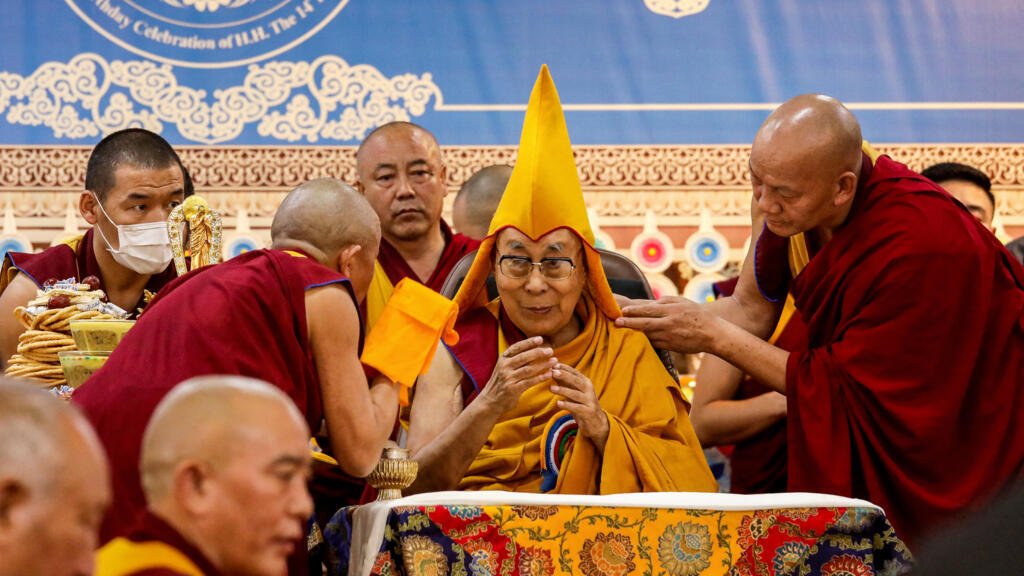 Dalai Lama asegura que tendrá sucesor tras su muerte; China afirma que debe ser aprobado bajo sus normas