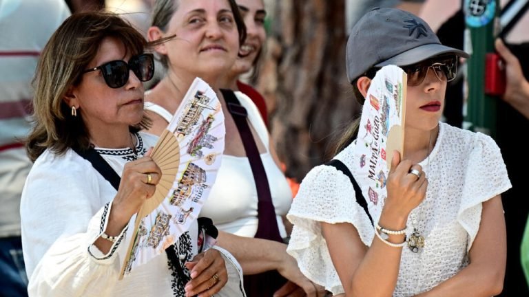 De Portugal a Alemania, la ola de calor golpea gran parte de Europa y restringe varios servicios