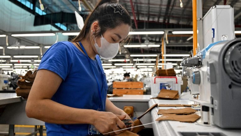 Trump anuncia un acuerdo con Vietnam en vísperas del fin de la tregua arancelaria