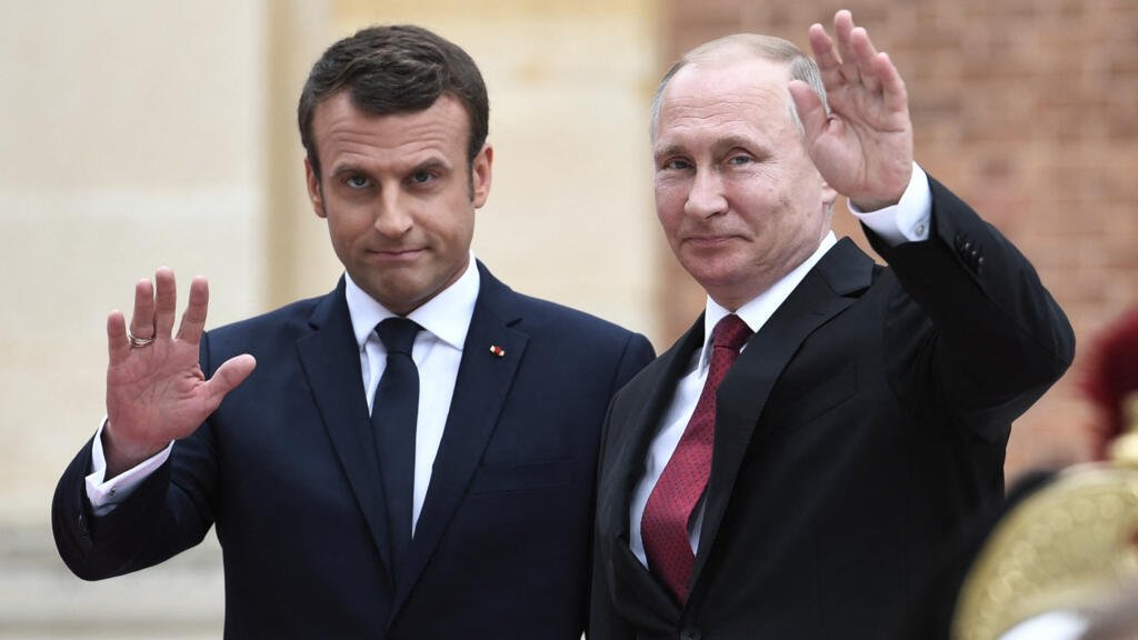 Macron insta a Putin a aceptar un alto el fuego en Ucrania en su primera llamada telefónica desde 2022