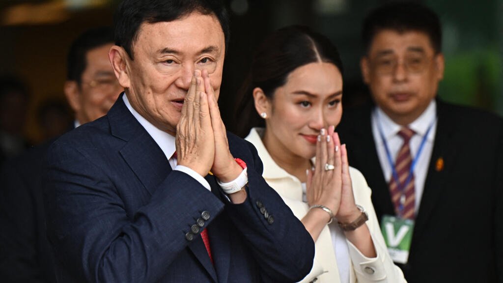Tailandia sacudida por la crisis Shinawatra: primera ministra suspendida y su padre, exmandatario, en juicio