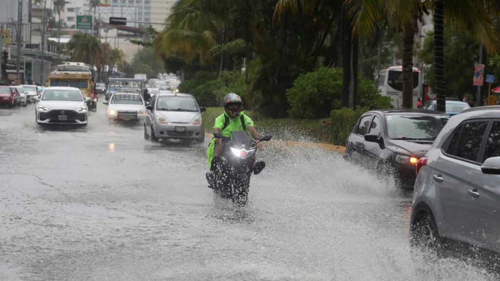 México, en alerta ante el fortalecimiento del huracán Flossie en su avance por el Pacífico