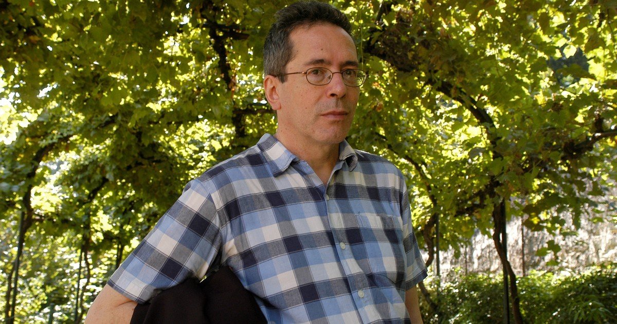 "El mal de Aira": La novela que parodia y celebra a César Aira, el eterno candidato al Nobel