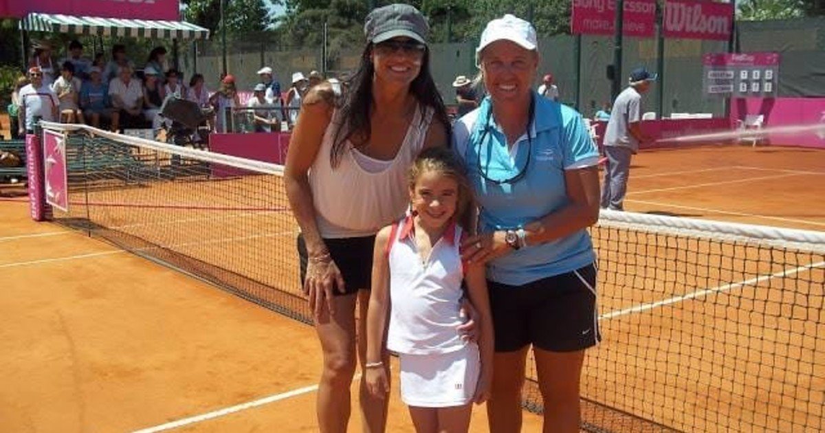 La historia de Solana Sierra, la marplatense que cuando conoció el tenis no llegaba a la red y es la Cenicienta argentina de Wimbledon