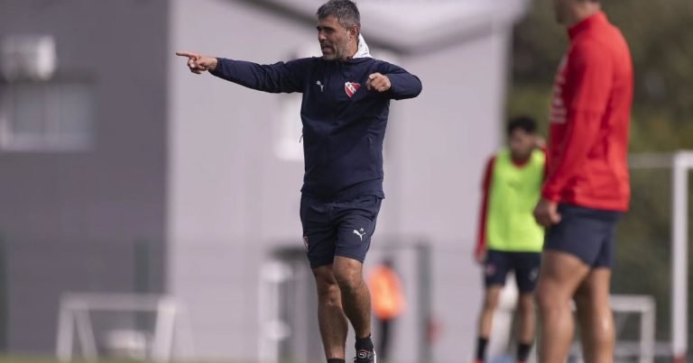 Julio Vaccari quiere un "tres" y en Independiente le apuntan a un jugador que quedó relegado en Boca