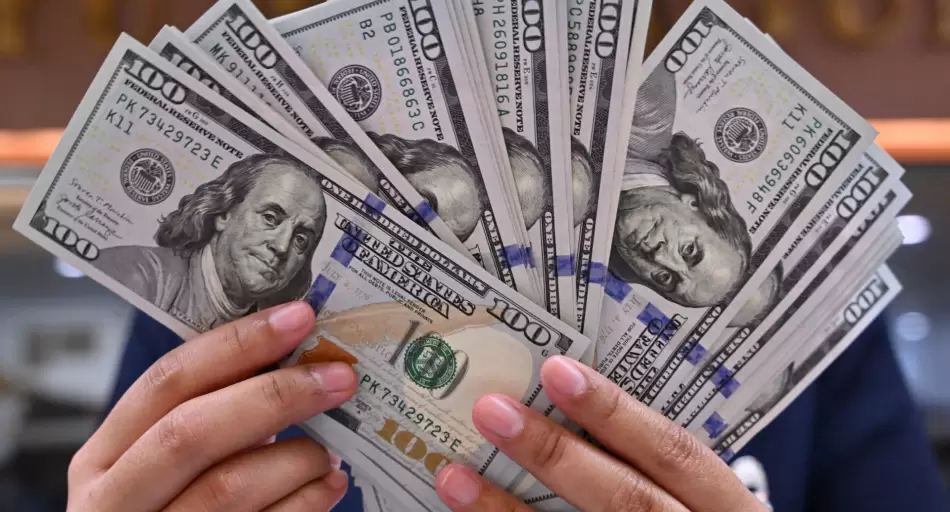 ¿Dólar barato con superávit fiscal? Una paradoja explicada desde el enfoque monetarista del balance de pagos