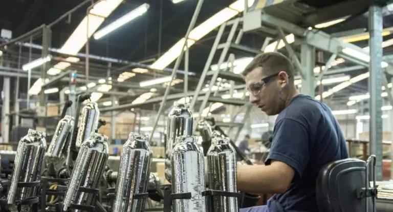 La producción industrial subió 3,5% anual en junio