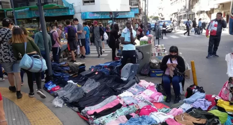 Se desploma la venta ilegal en CABA: cayó 84% en un año, pero crece la piratería