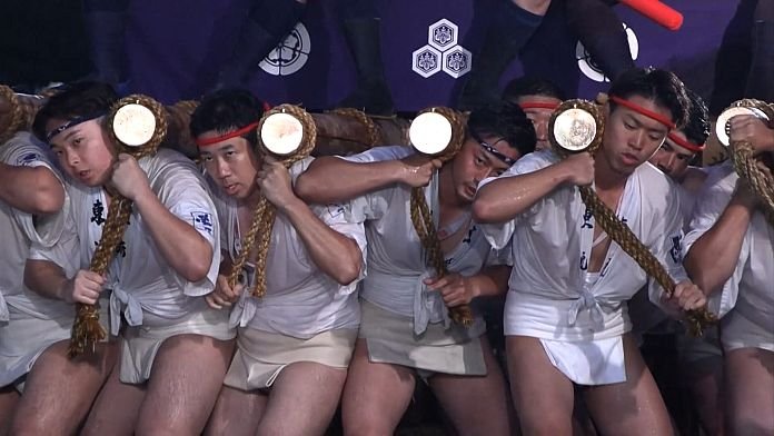 NO COMMENT: Corren por Fukuoka con carros de una tonelada en el Festival Hakata Gion Yamakasa