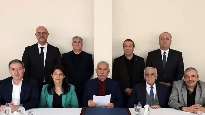 La cúpula del PKK kurdo anuncia que su desarme comenzará este viernes