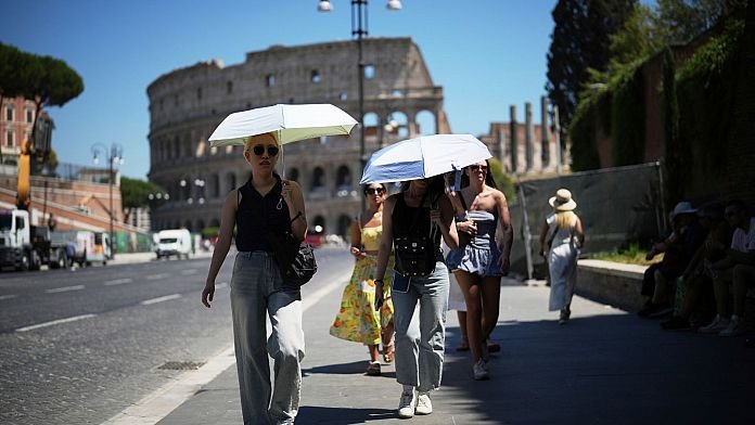 NO COMMENT: En Roma se sobrevive como se puede a la ola de calor