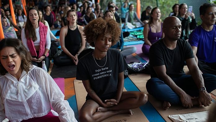 NO COMMENT: Así se forman las instructoras de yoga en las favelas de Río