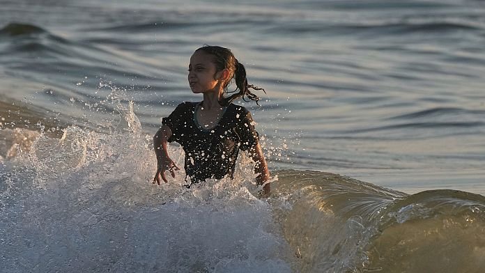NO COMMENT: Las familias de Gaza recurren al mar ante el empeoramiento de la crisis de calor y agua