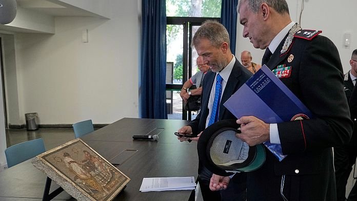 NO COMMENT: Un mosaico romano robado con motivos eróticos ha sido devuelto a Pompeya