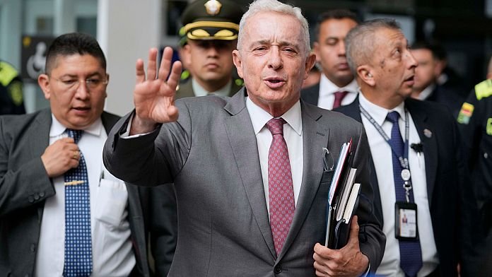 Álvaro Uribe, condenado por manipulación de testigos y soborno en un juicio histórico en Colombia